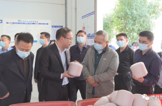 省工信廳總工程師黃學工一行深入湖南萌恒走訪調研