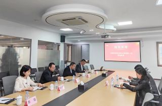 海曙區(qū)商務(wù)局領(lǐng)導(dǎo)蒞臨國(guó)貿(mào)走訪調(diào)研